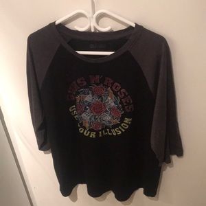 Official Guns and Roses Mid Sleeve 2 tone mid sleeve concert shirt Awesome!!